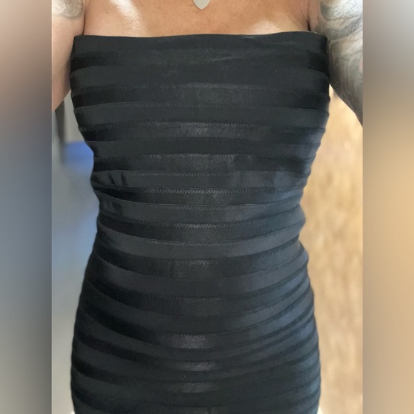 🖤🖤 LIKE NEW- BEBE CLASSY BLACK STRAPLESS DRESS. SZ M🖤🖤 - Picture 6 of 11